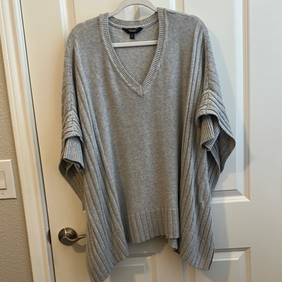 Simply Vera Vera Wang Sweaters - Grey V-Neck Women's Sweater